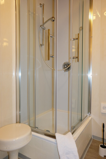 Bathroom 3, Hotel Zum Weissen Lamm, Odenwaldkreis