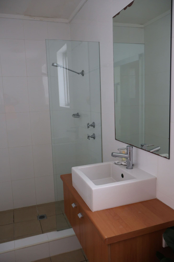 Bathroom 5, Heathcote Hotel, Sutherland Shire - West