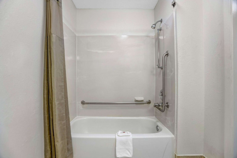 Bathroom 4, Motel 6 Raleigh, NC - North, Wake