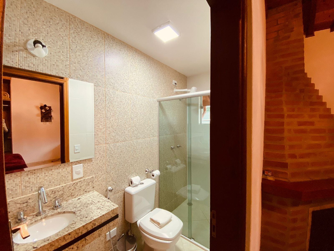 Bathroom 5, Davilas Inn, Camanducaia