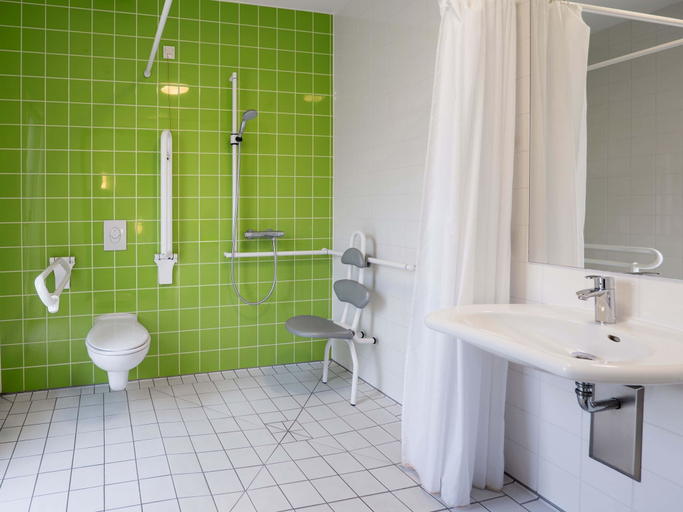 Bathroom 5, B&B Hotel Offenburg-City, Ortenaukreis