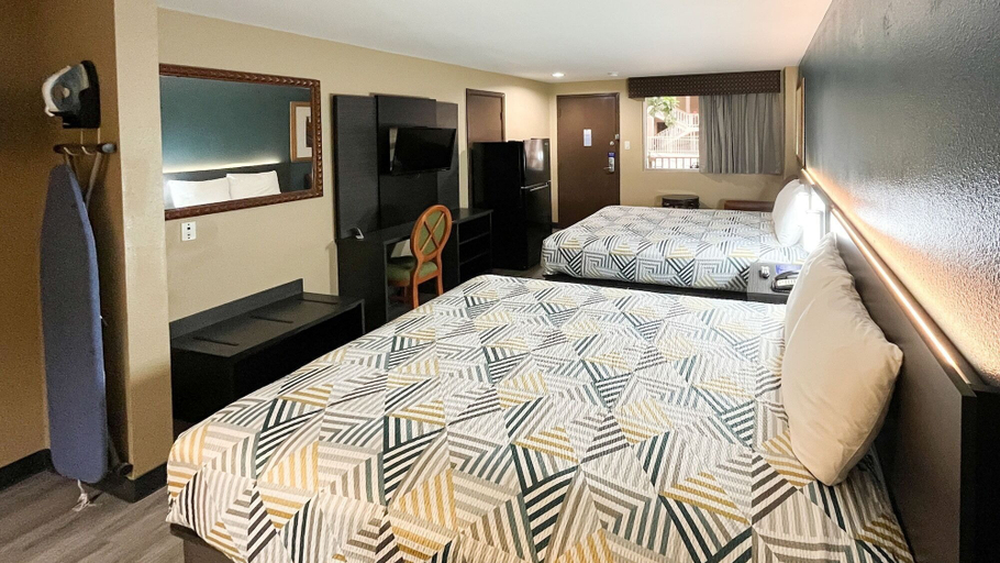 Bedroom 3, Motel 6 Snyder, TX, Scurry
