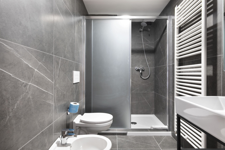 Bathroom 4, B&B Hotel Passo Tre Croci Cortina, Belluno