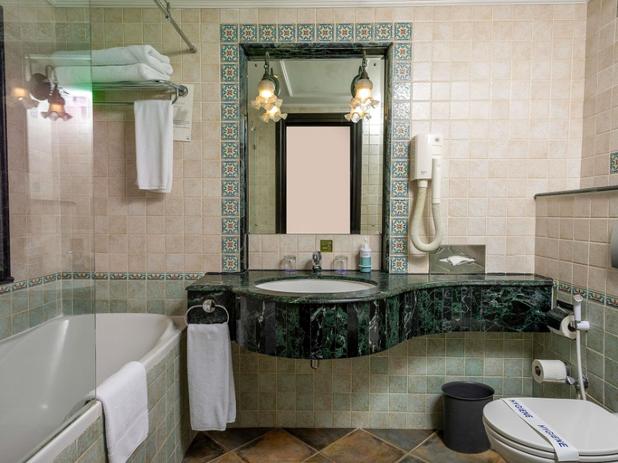 Bathroom 5, Novotel Bahrain Al Dana Resort, Manama