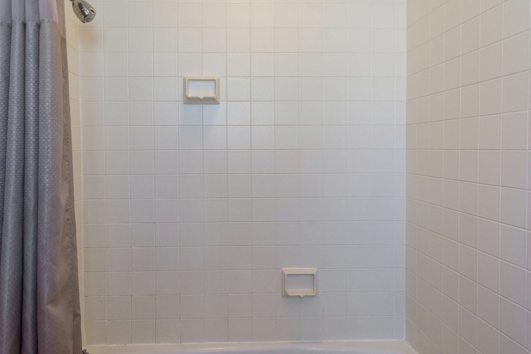 Bathroom 4, Motel 6 Madras, OR, Jefferson