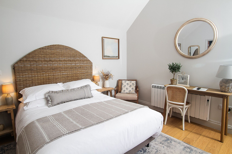Bedroom 3, Winyard's Gap Inn, Dorset