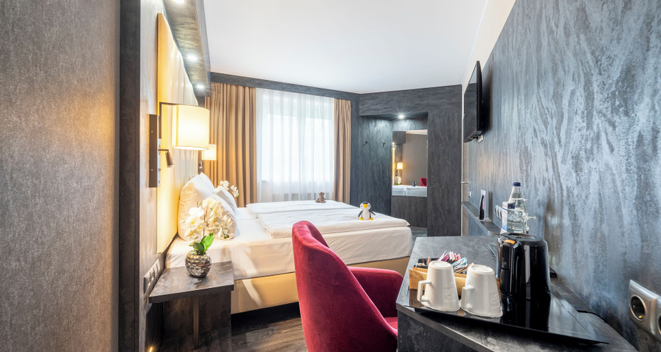 Bedroom 4, PLAZA INN Schmöker-Hof, Segeberg