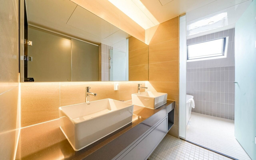 Bathroom 5, Haeundae Thevan Hotel, Haeundae