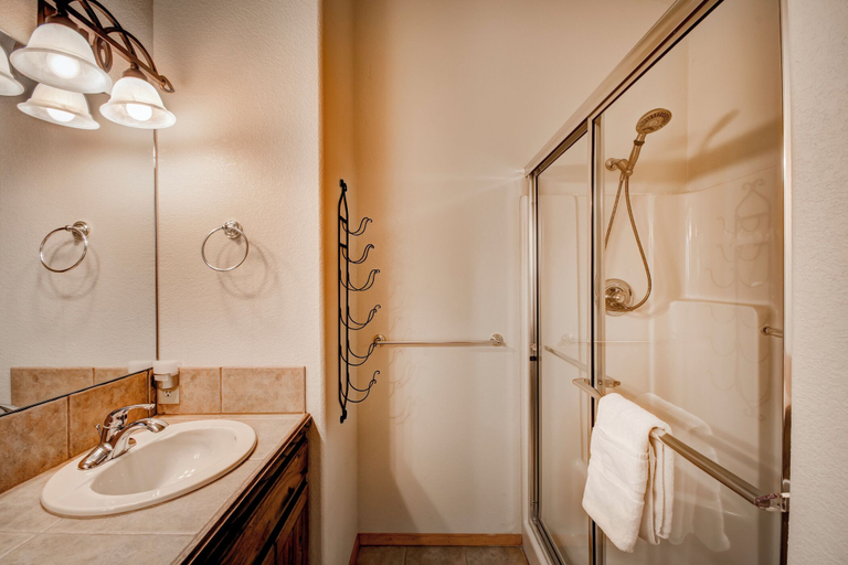 Bathroom 4, Homer's Hideaway by Ruidoso Vacation Rentals, Lincoln