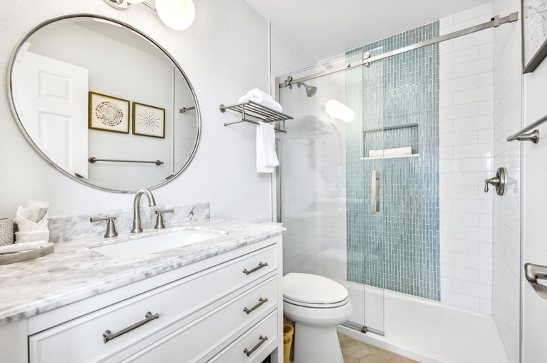 Bathroom 4, The Salty Sandpiper by Silver Sands Vacation Rentals, Nueces