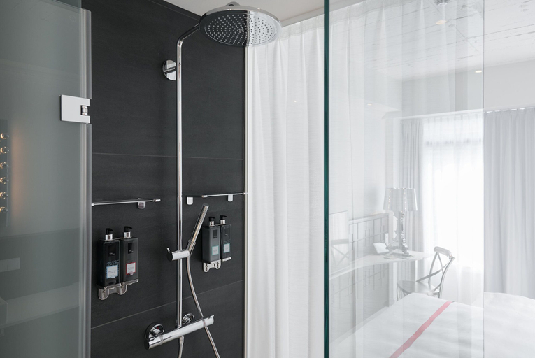 Bathroom 5, Ruby LUCY HOTEL LONDON by IHG, London