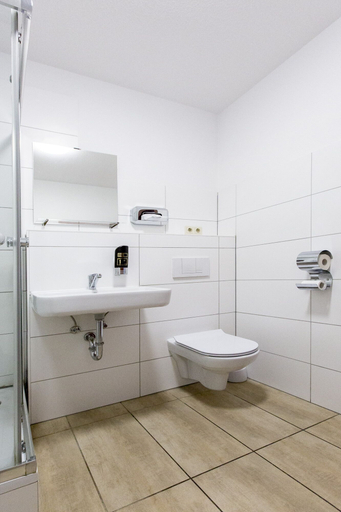 Bathroom 4, Pension Odin, Berlin