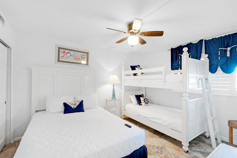 Bedroom 3, Summerhouse 502a, Bay
