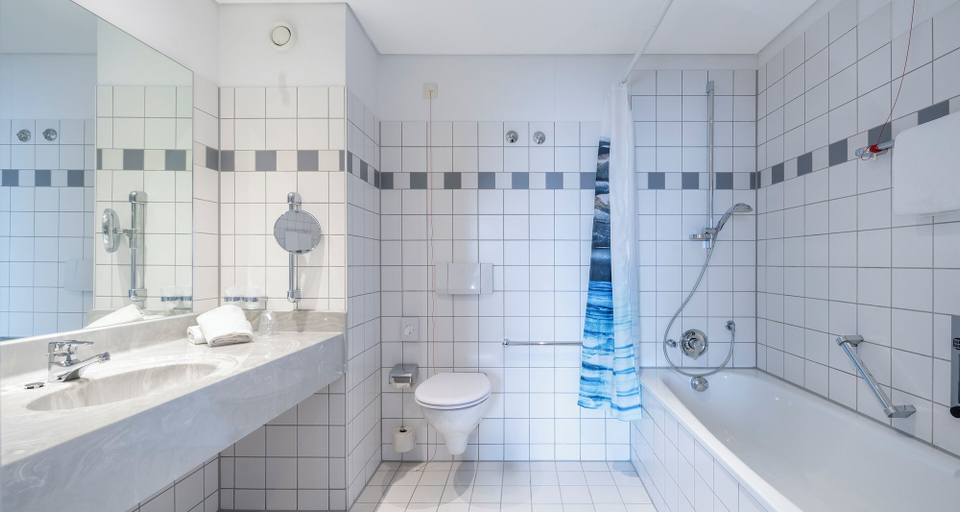 Bathroom 5, PLAZA INN Zwickau, Zwickau