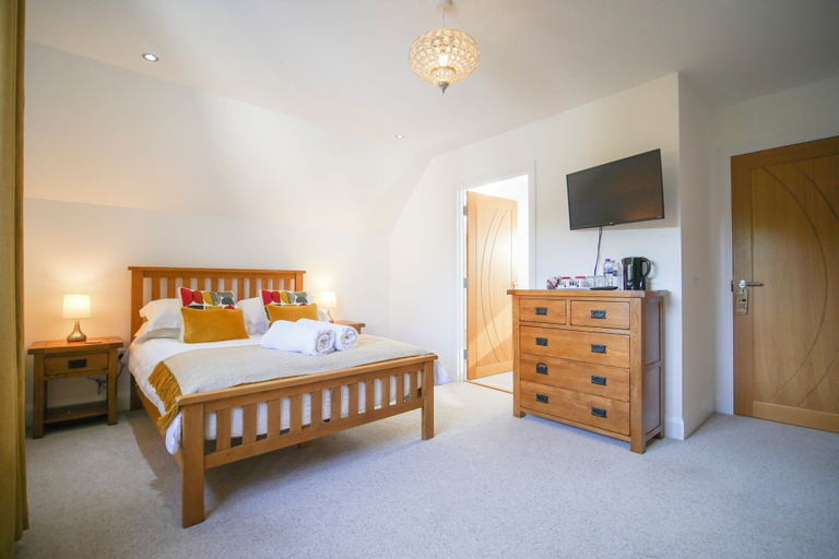 Bedroom 1, Pinewood Cottage, Highland