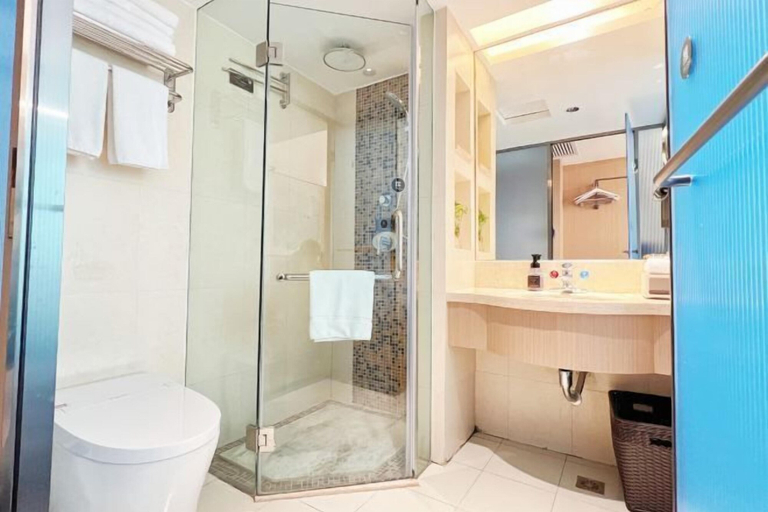 Bathroom 1, Jinhua Hotel, Huangshi