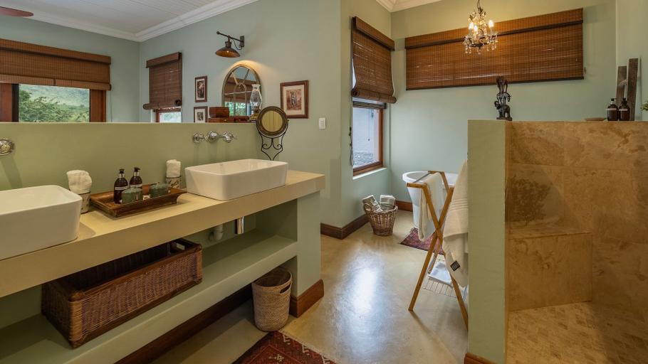 Bathroom 5, Kambaku River Lodge, Ehlanzeni
