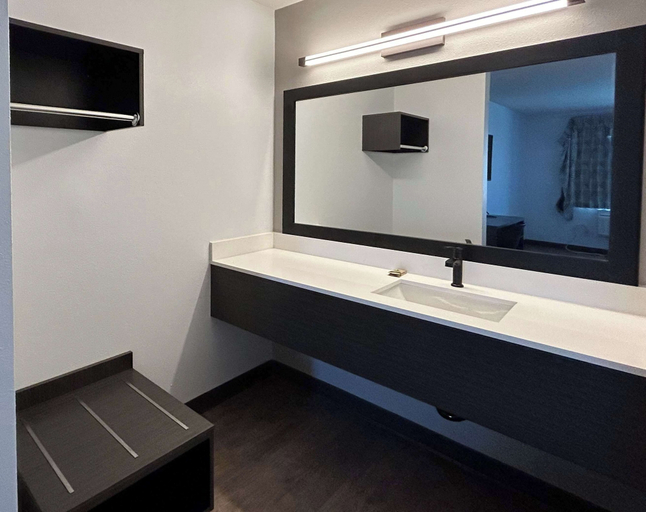 Bathroom 4, Motel 6 Lake Elsinore, CA, Riverside