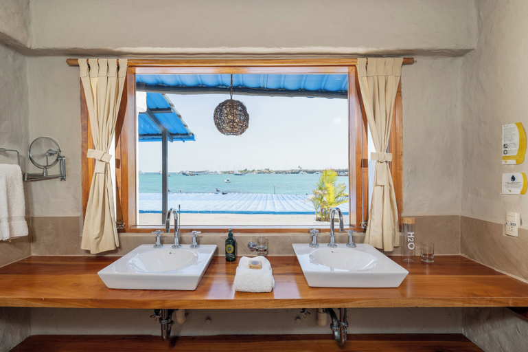 Bathroom 5, Blu Galapagos Sustainable Waterfront Lodge, Santa Cruz