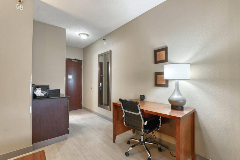 Bedroom 3, Comfort Suites Madison West - Middleton, Dane