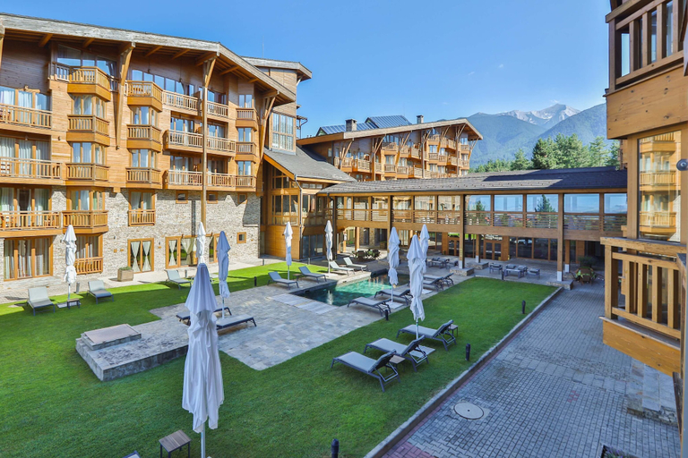 Exterior & Views