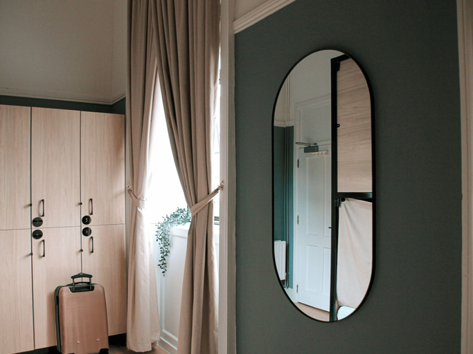 Bathroom 4, Gardiner House Hostel, Dublin