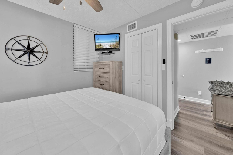 Bedroom 2, Sunbird 1010e, Bay
