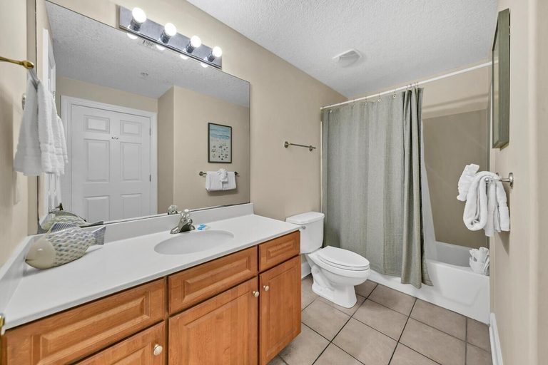Bathroom 4, Twin Palms 804, Bay