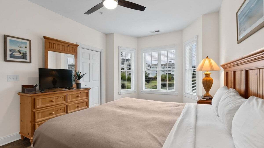 Interior 5, Magnolia Pointe Luster Leaf 4833-202, Horry
