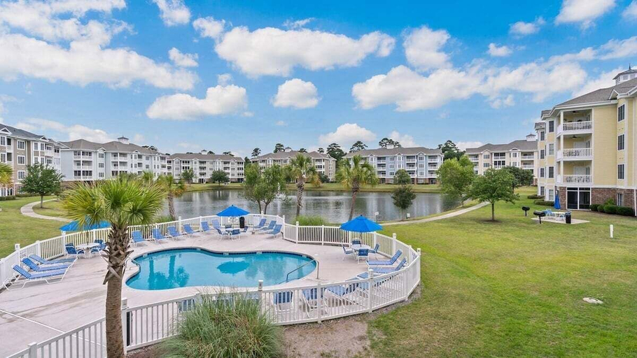 Interior 3, Magnolia Pointe Luster Leaf 4833-202, Horry