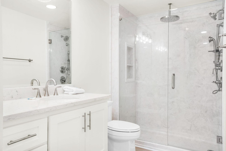 Bathroom 3, Hidden Dunes 405, Bay