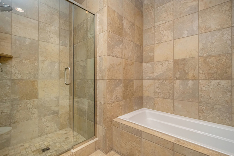 Bathroom 4, Bet Your Ace by Taylor Made Deep Creek, Garrett