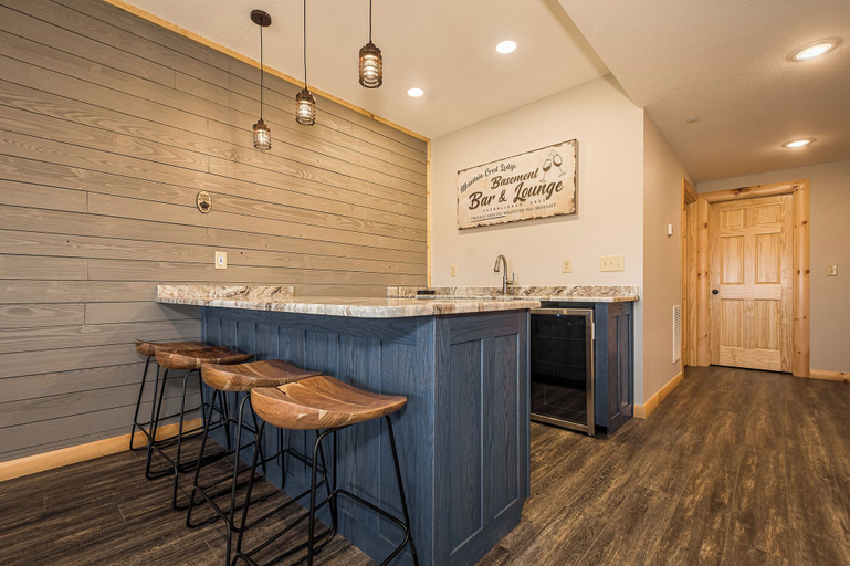 Food & Drinks, Mountain Crest Lodge by Taylor Made Deep Creek, Garrett