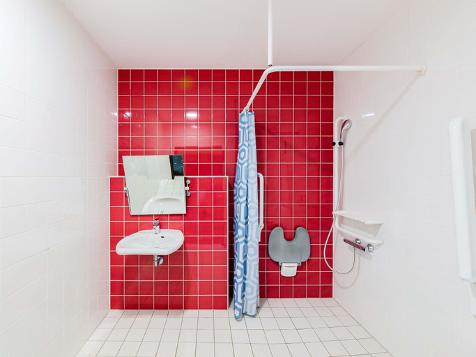 Bathroom 5, B&B Hotel Düsseldorf-Airport, Düsseldorf