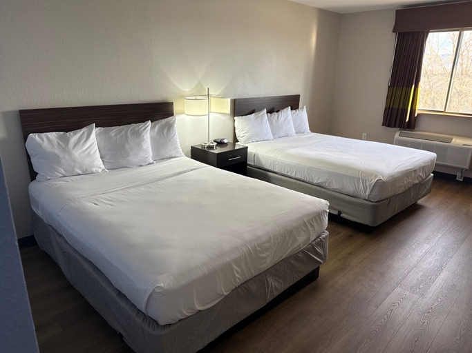 Bedroom 3, Garner Hotel Albuquerque West by IHG, Bernalillo