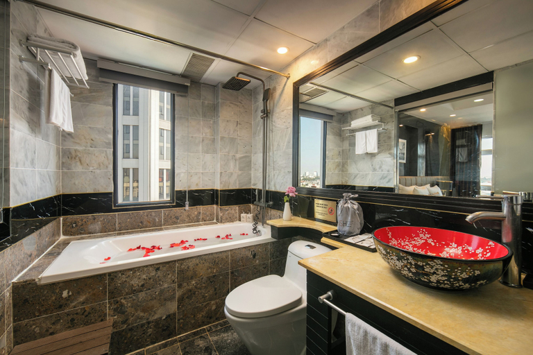 Bathroom 2, Jacosmo Hotel & Spa, Hoàn Kiếm