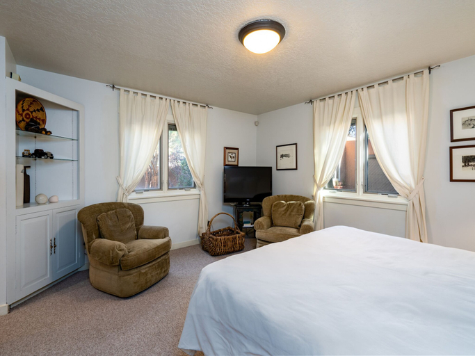 Bedroom 3, Puertas de Canyon Road by Kokopelli Property Management, Santa Fe
