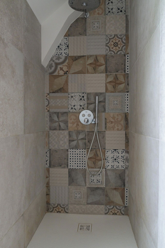 Bathroom 5, Clos Marie, Saône-et-Loire