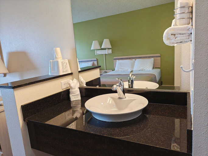 Bathroom 4, Motel 6 Great Falls, MT, Cascade
