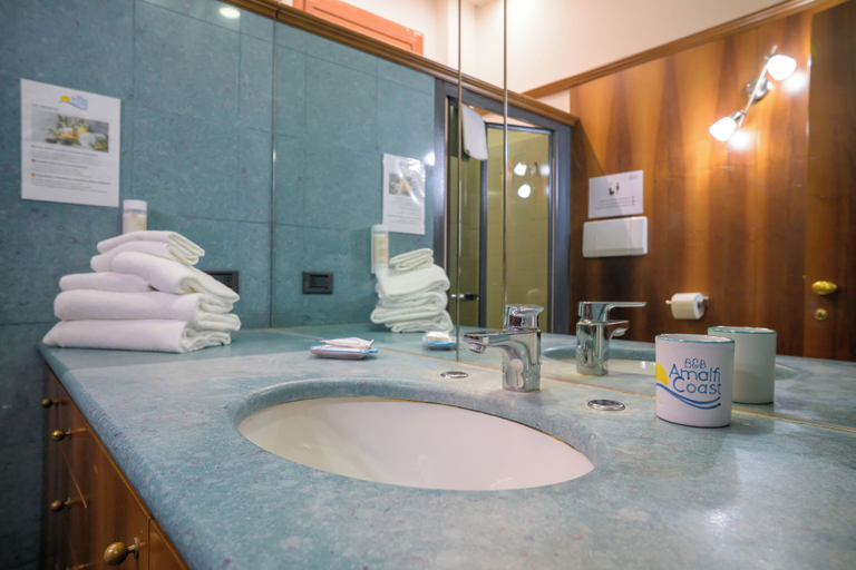 Bathroom 5, Amalfi Coast, Salerno