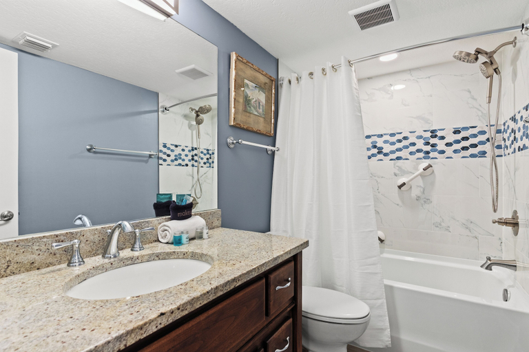 Bathroom 4, Watercrest 1502 - Walkin on Sunshine, Bay