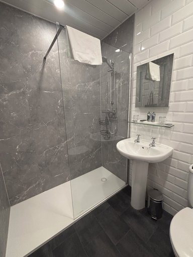 Bathroom 3, The Glendower Hotel, Lancashire