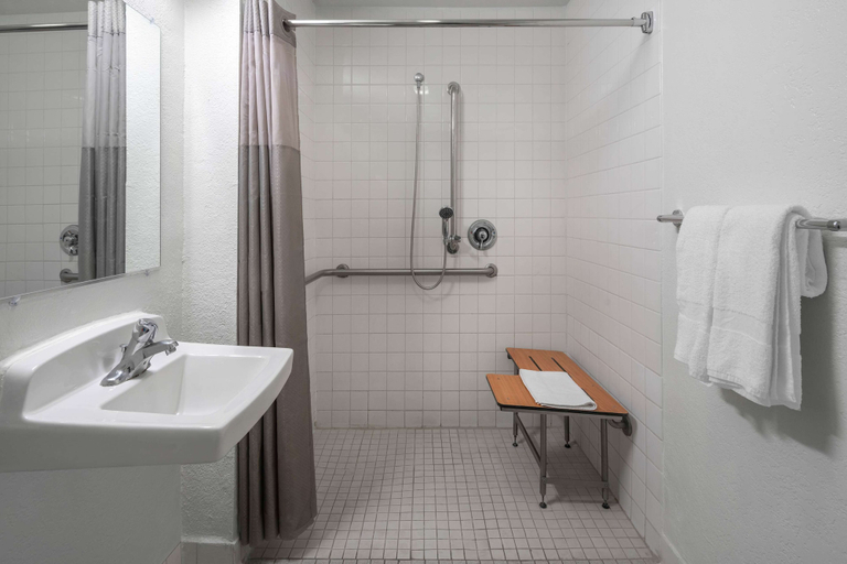 Bathroom 4, Vagabond Inn Santa Barbara, Santa Barbara