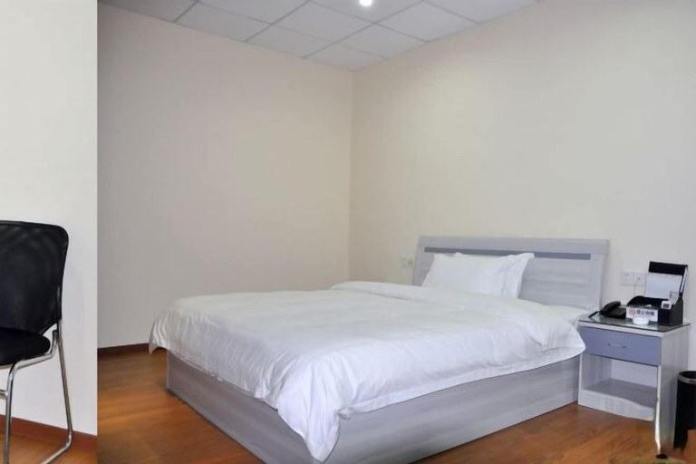 Bedroom 5, Li Yin Business Hotel, Jiangmen