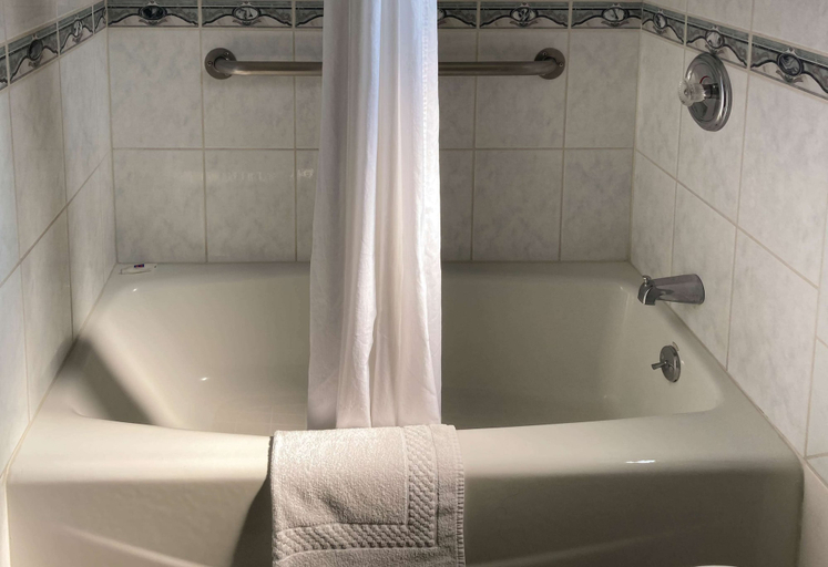 Bathroom 3, Motel 6 Glendale, CA – Pasadena Burbank Los Angeles, Los Angeles