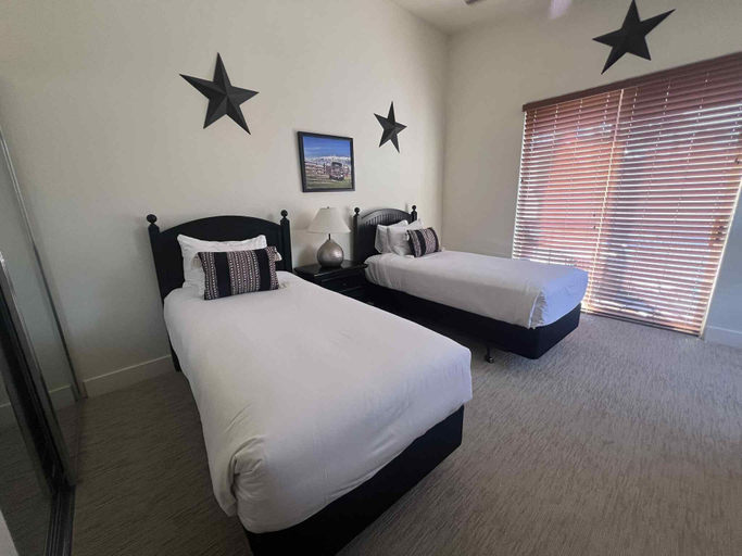 Bedroom 4, Newpark Resort, Summit
