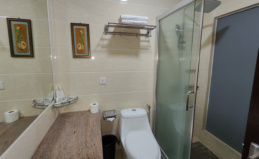 Bathroom 4, Hotel Essencia, Dumaguete City