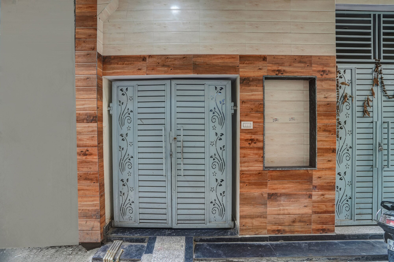 Exterior & Views 2, Hotel Twamev Couple Friendly Laxmi Nagar, Delhi