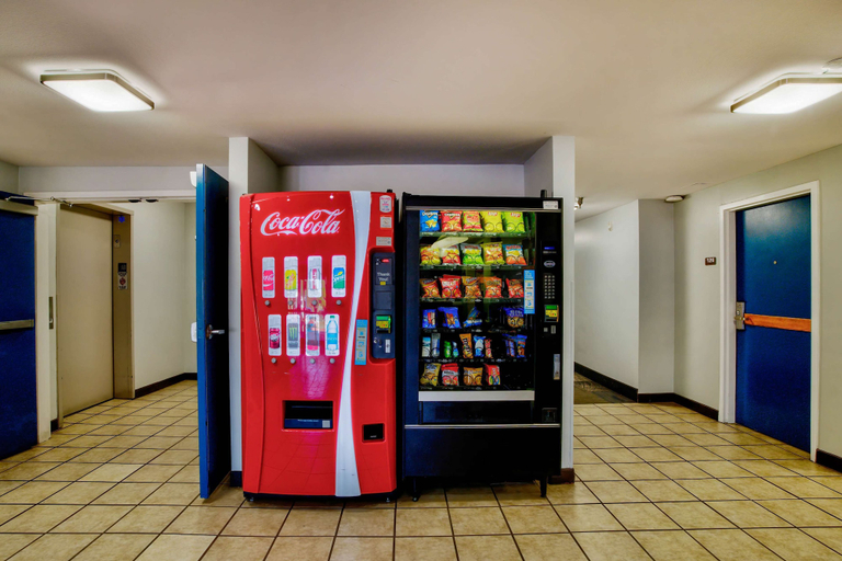 Food & Drinks 5, Motel 6 Hesperia, CA - West Main Street I-15, San Bernardino