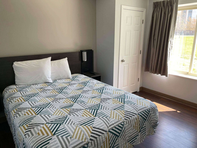 Bedroom 3, Studio 6 Peoria, IL, Peoria